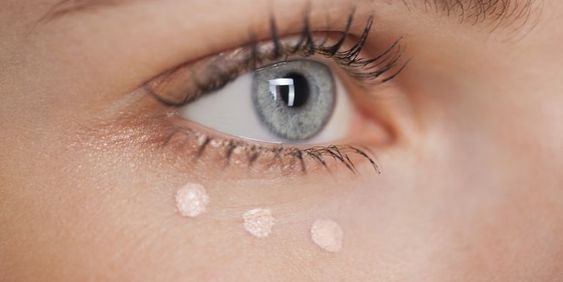 Concealer dotted on under eyes