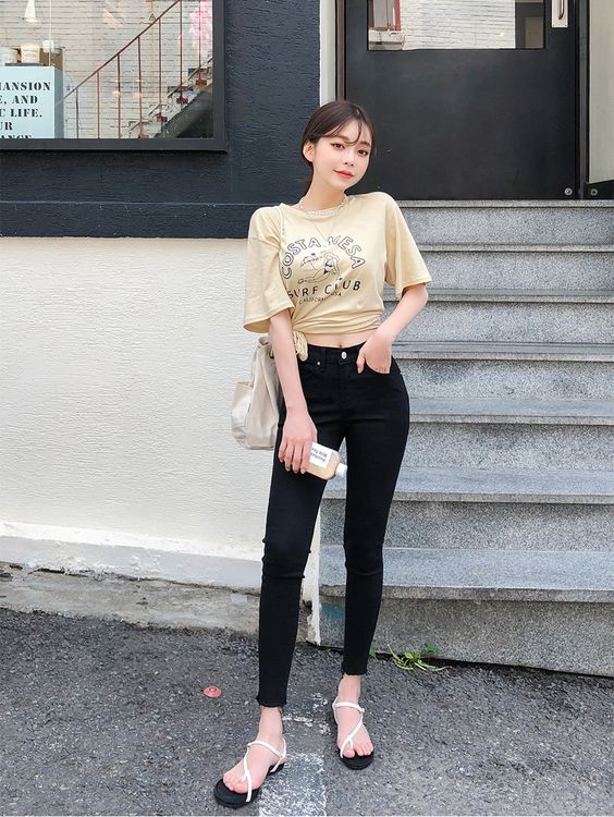 asian woman wearing black skinny jeans and t shirt