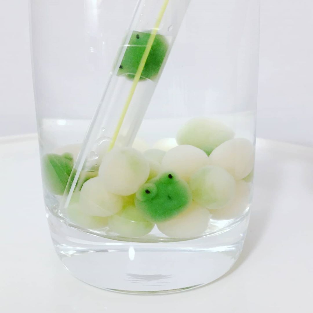 handmade tapioca pearls that look like little frog balls