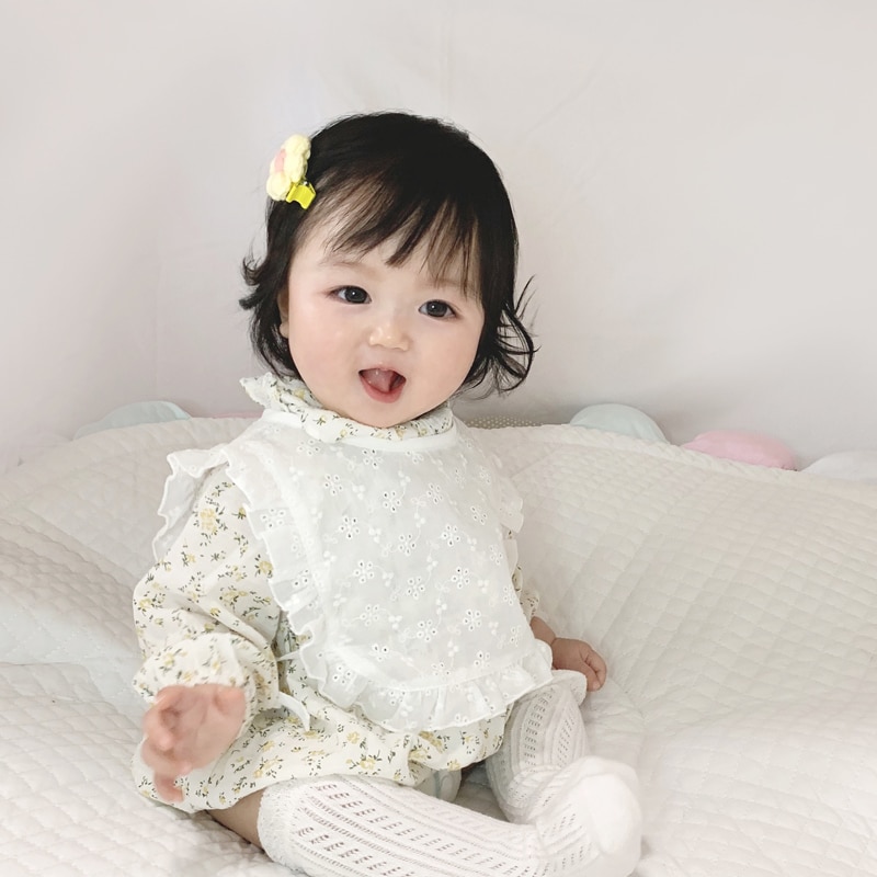 Korean-style and Victorian-inspired Embroidered floral lace white bib