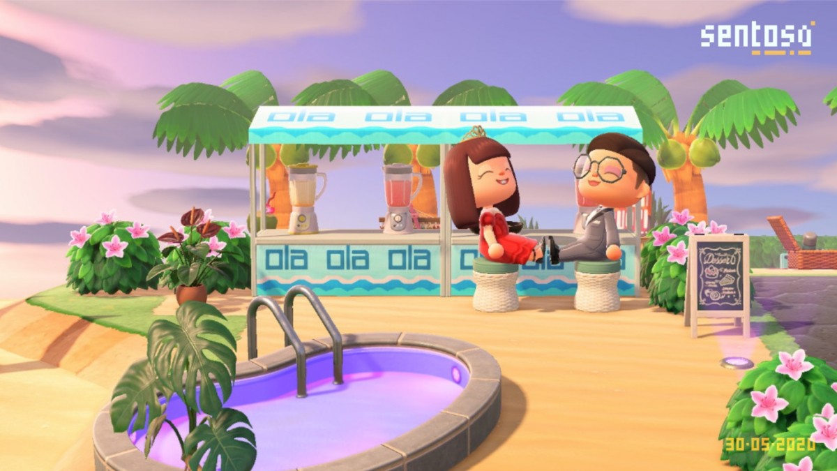 Couple at the beach bar in Sentosa Crossing