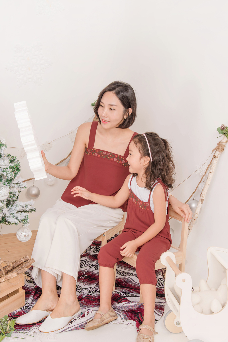 Mum and daughter in red outfits