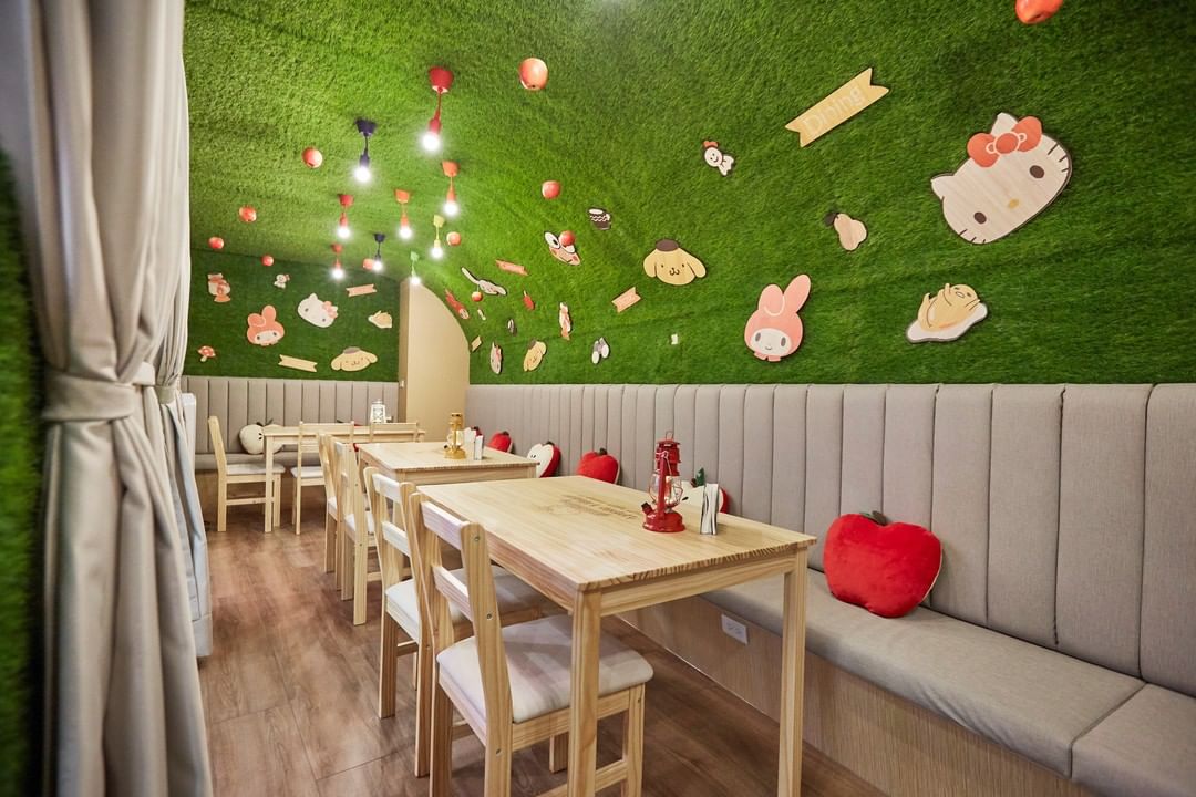 Hello Kitty Apple Village table setting