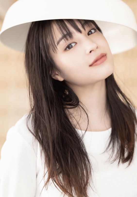 Japanese girl magazine pictorial with Mochi Skin 