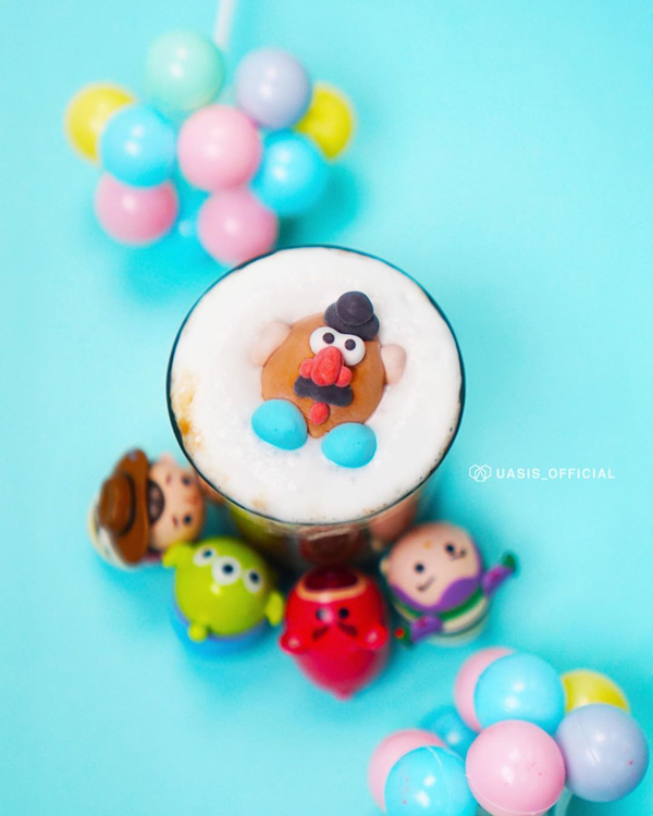 toy story alien pig 3d meringue art latte