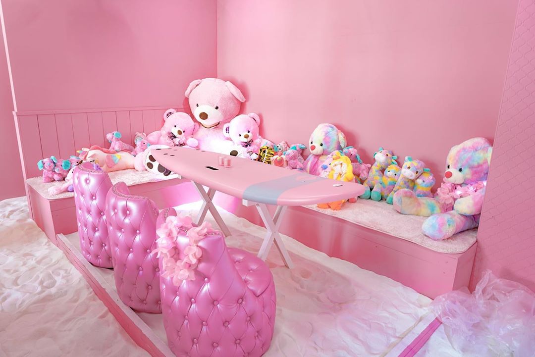 STEM RESORT cafe & restaurant pink plushies