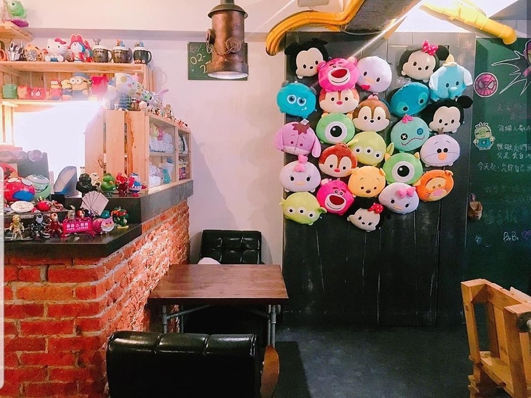 TankQ Cafe & Bar disney Tsum Tsum wall