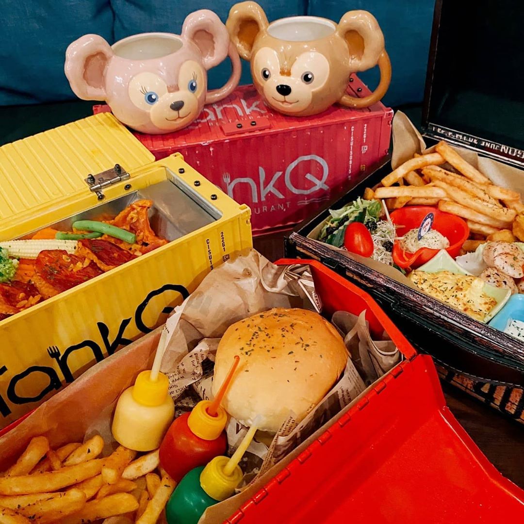 TankQ Cafe & Bar food in trunk suitcases with Duffy cups