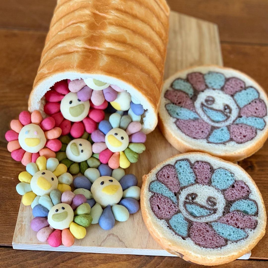 kawaii sunflower bread loaf with little buns inside
