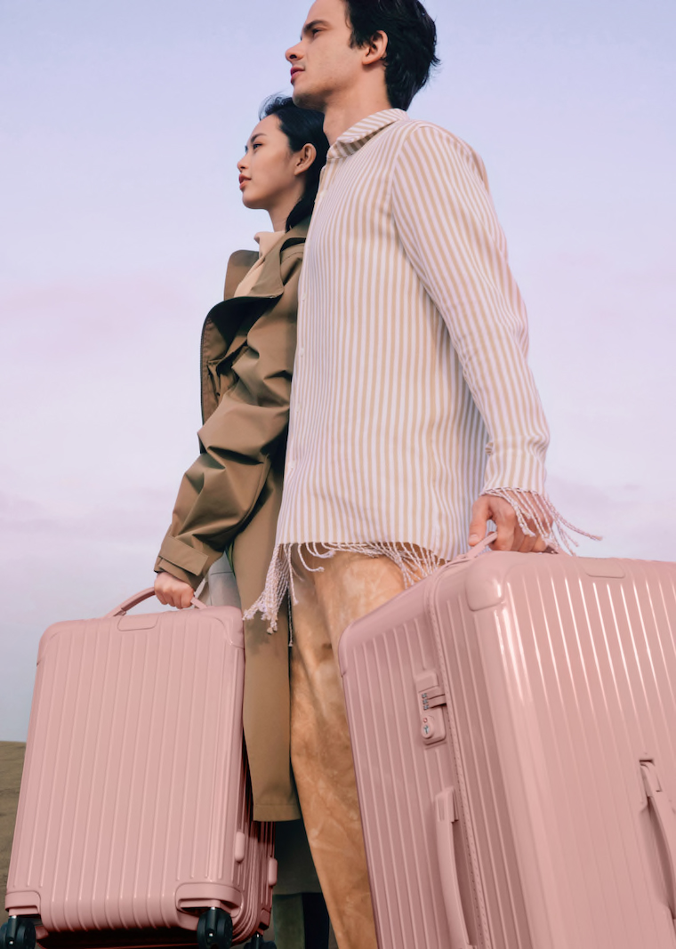 Models holding the RIMOWA Desert Rose luggage