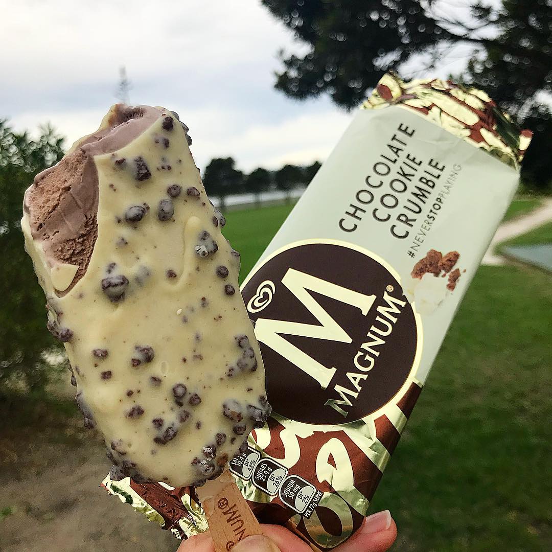 Magnum $1 ice cream Singapore chocolate cookie crumble