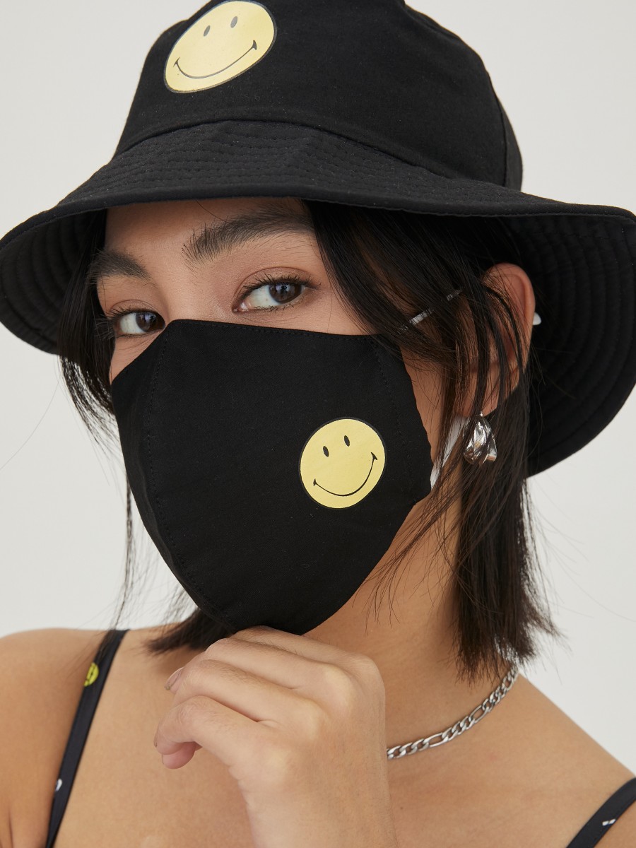 Pomelo x Smiley bucket hat with smiley