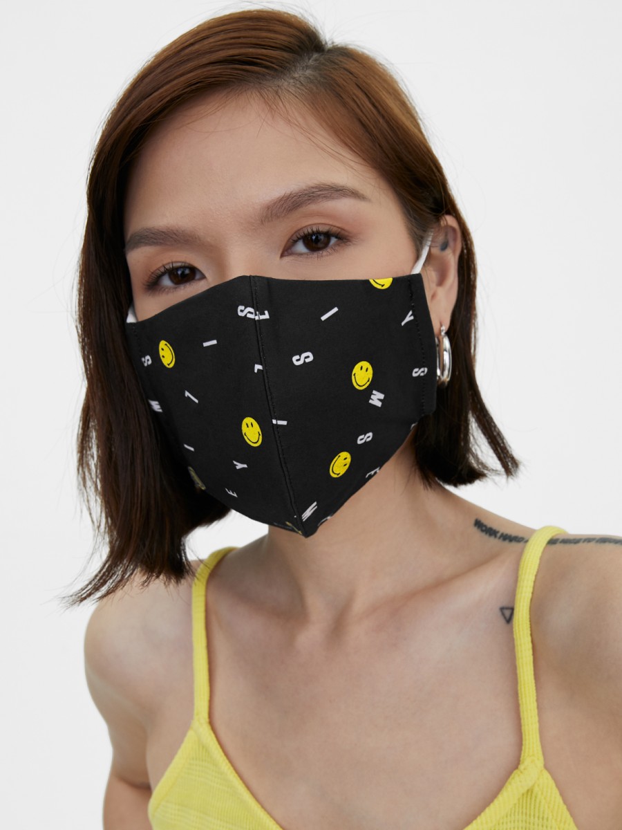 Pomelo x Smiley black typo face mask