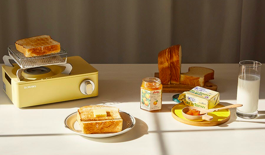 making toast on Twinkle Mini Gas Stove