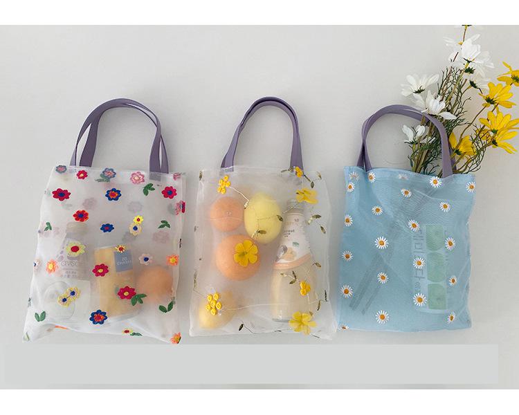 Mesh floral tote bag in white yellow and blue with daisies