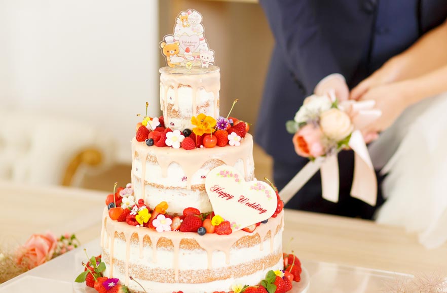 rilakkuma-themed wedding cake topper