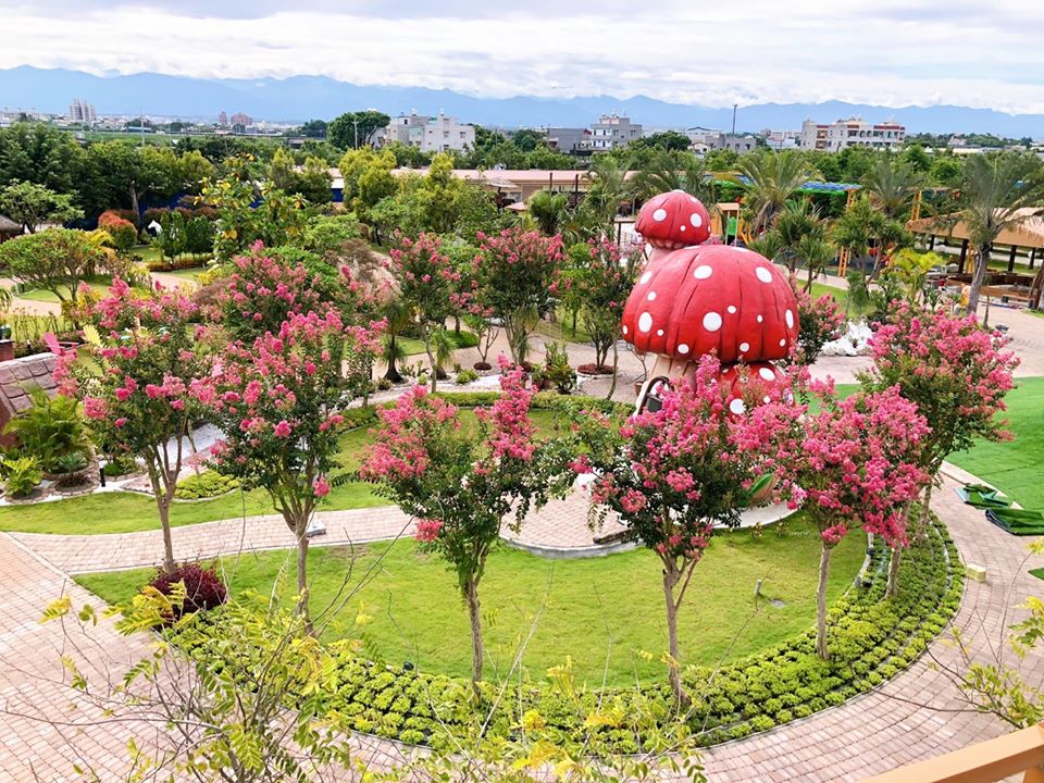 Three Little Pigs Sightseeing Farm overview