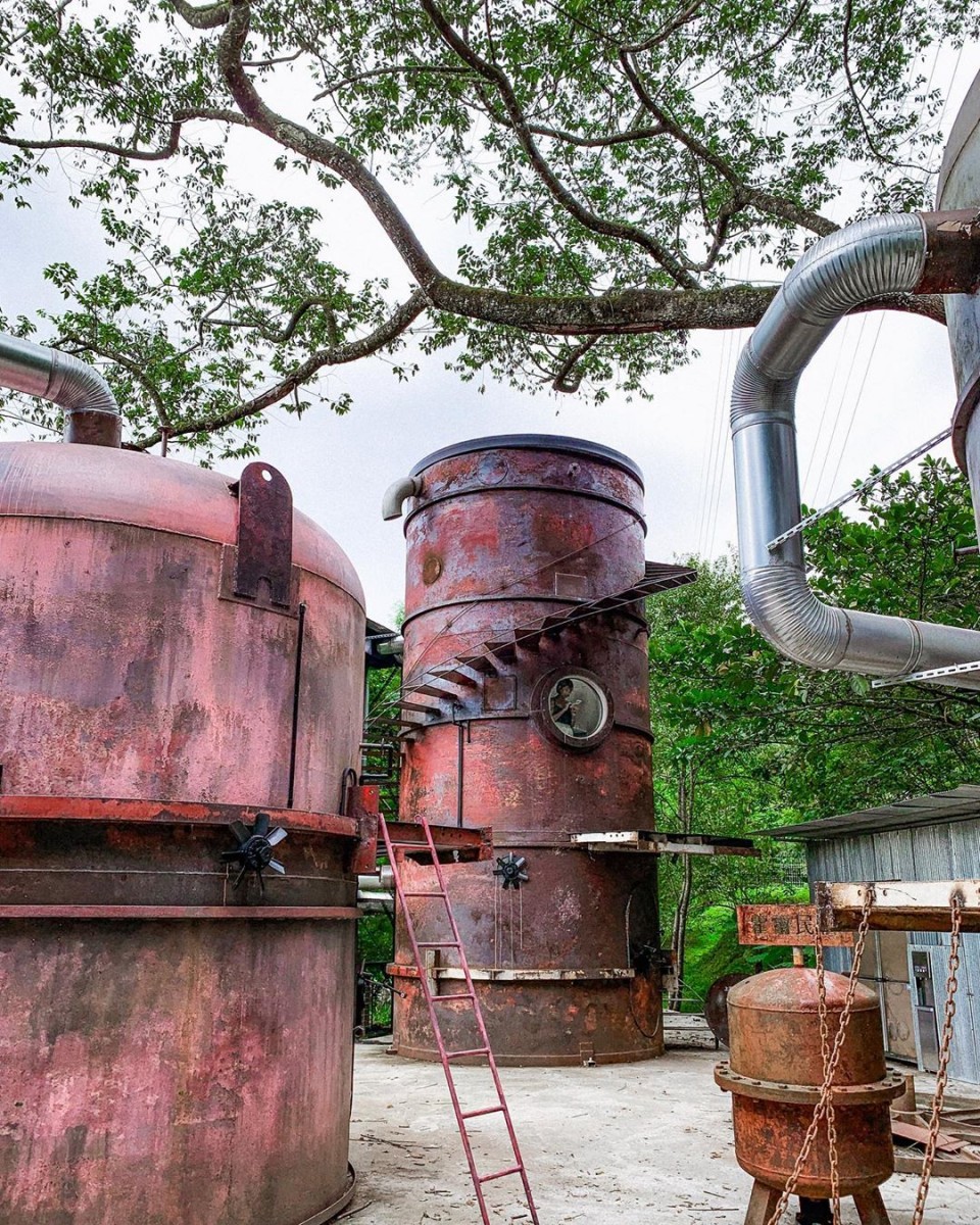 iron barrels at at Nine Trees Forest House 九樹森林
