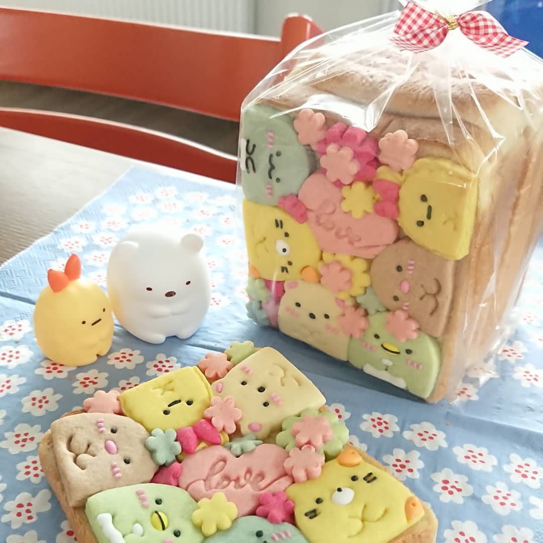 sumikko gurashi toast and cookie art with flowers