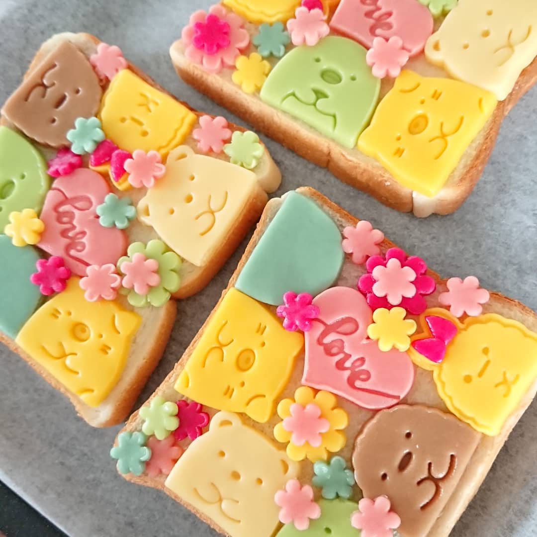 sumikko gurashi toast and cookie art with flowers