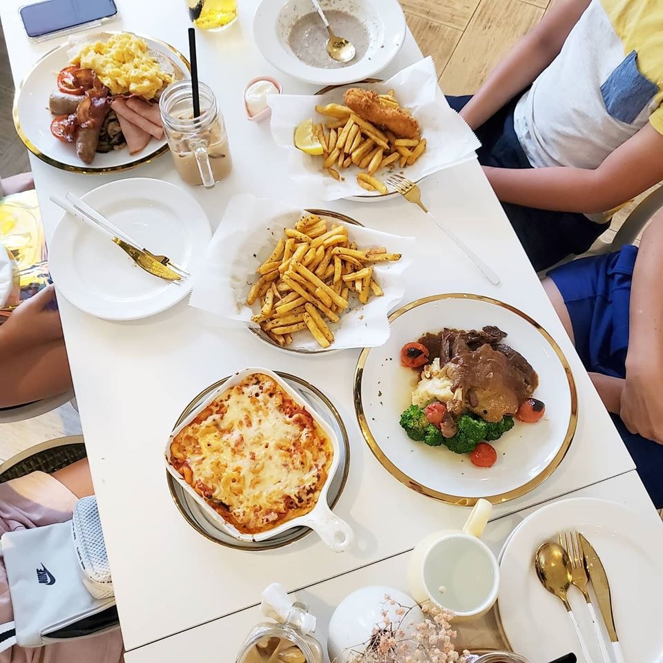 food at Little House of Dreams