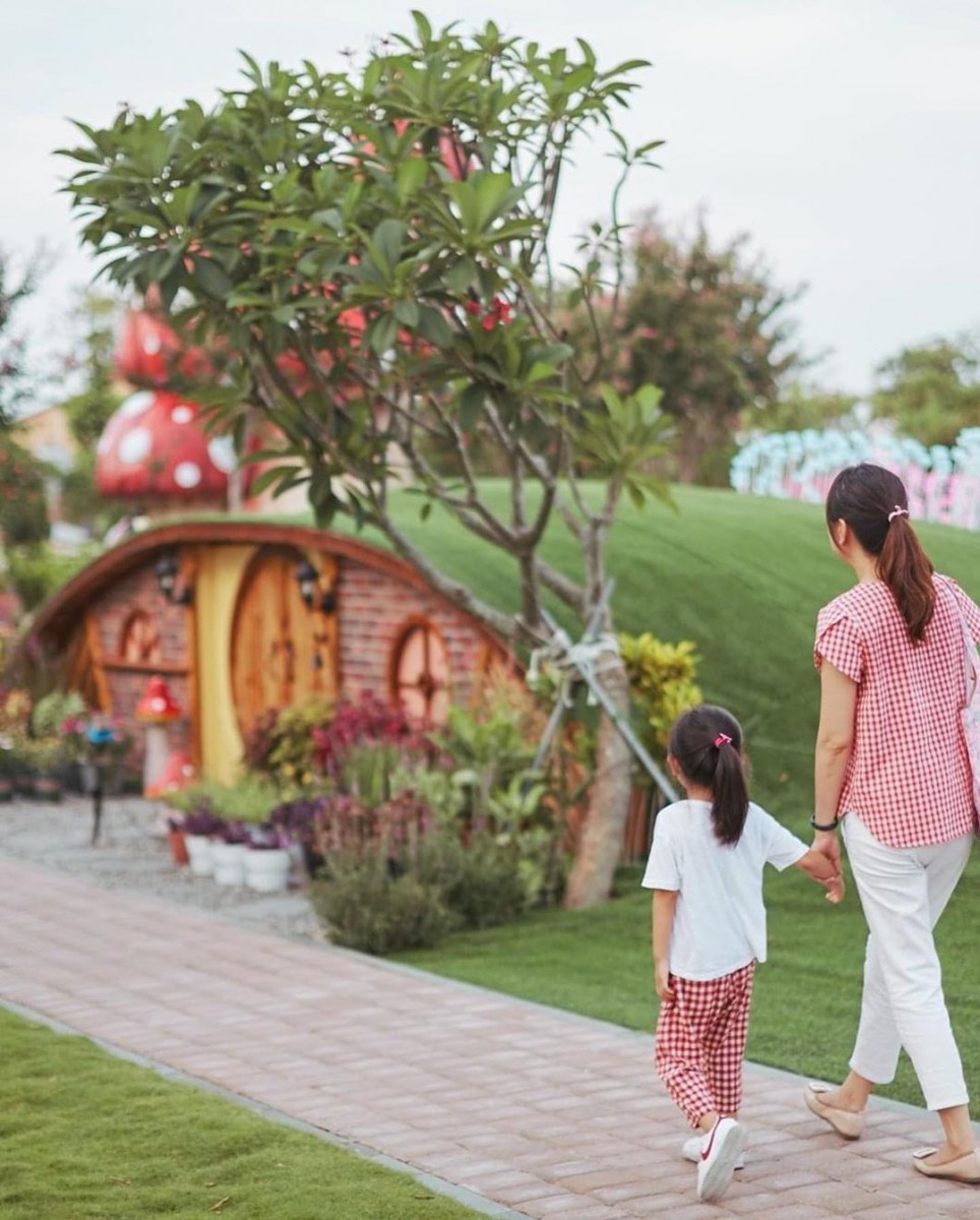 hobbit house at Three Little Pigs Sightseeing Farm in chiayi, taiwan
