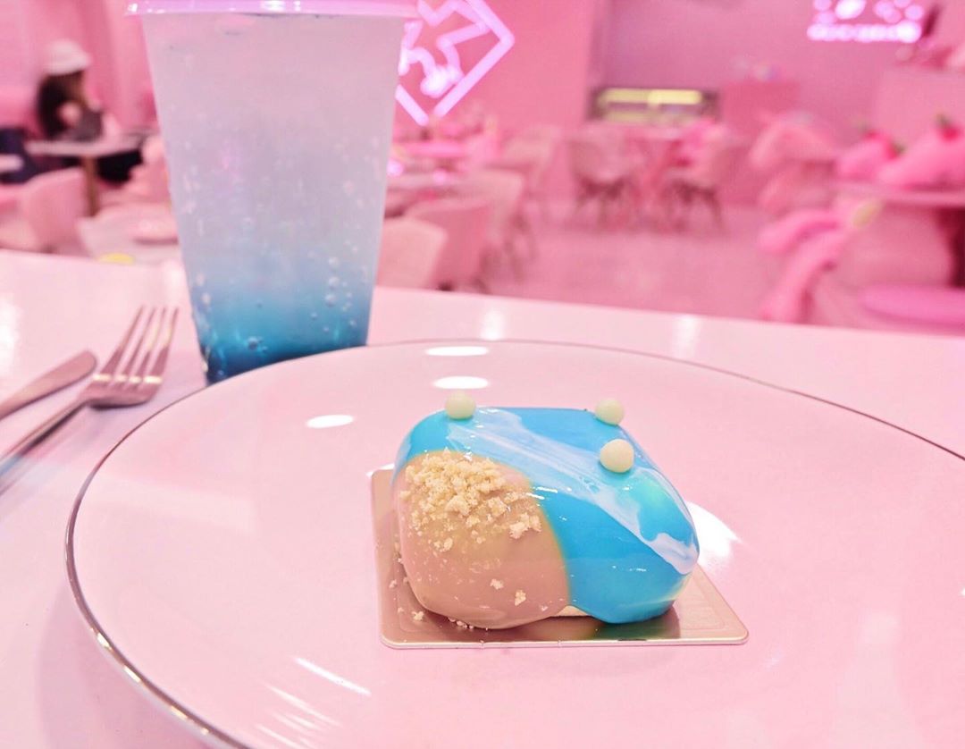 Cake served at Uniqorn Taiwan