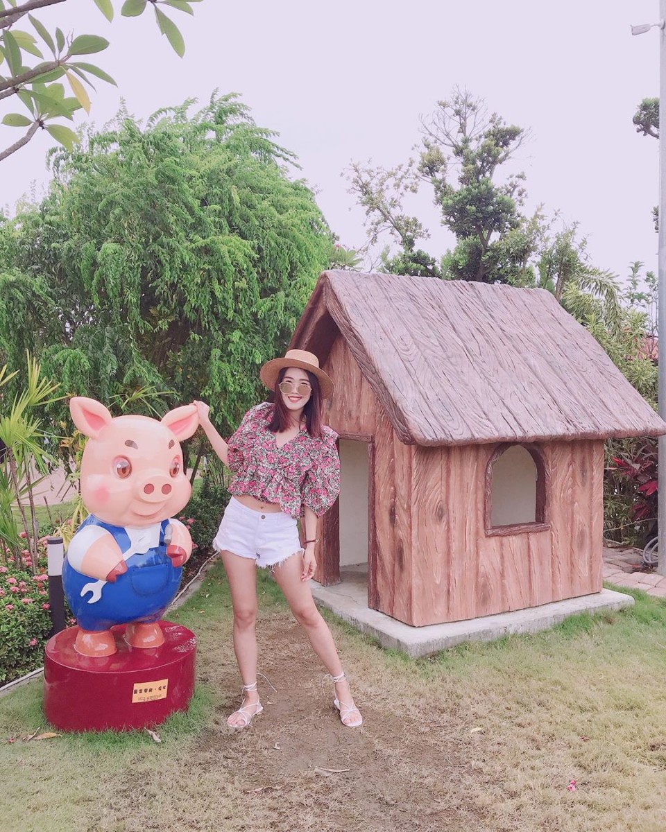 Three Little Pigs Sightseeing Farm in chiayi, taiwan
