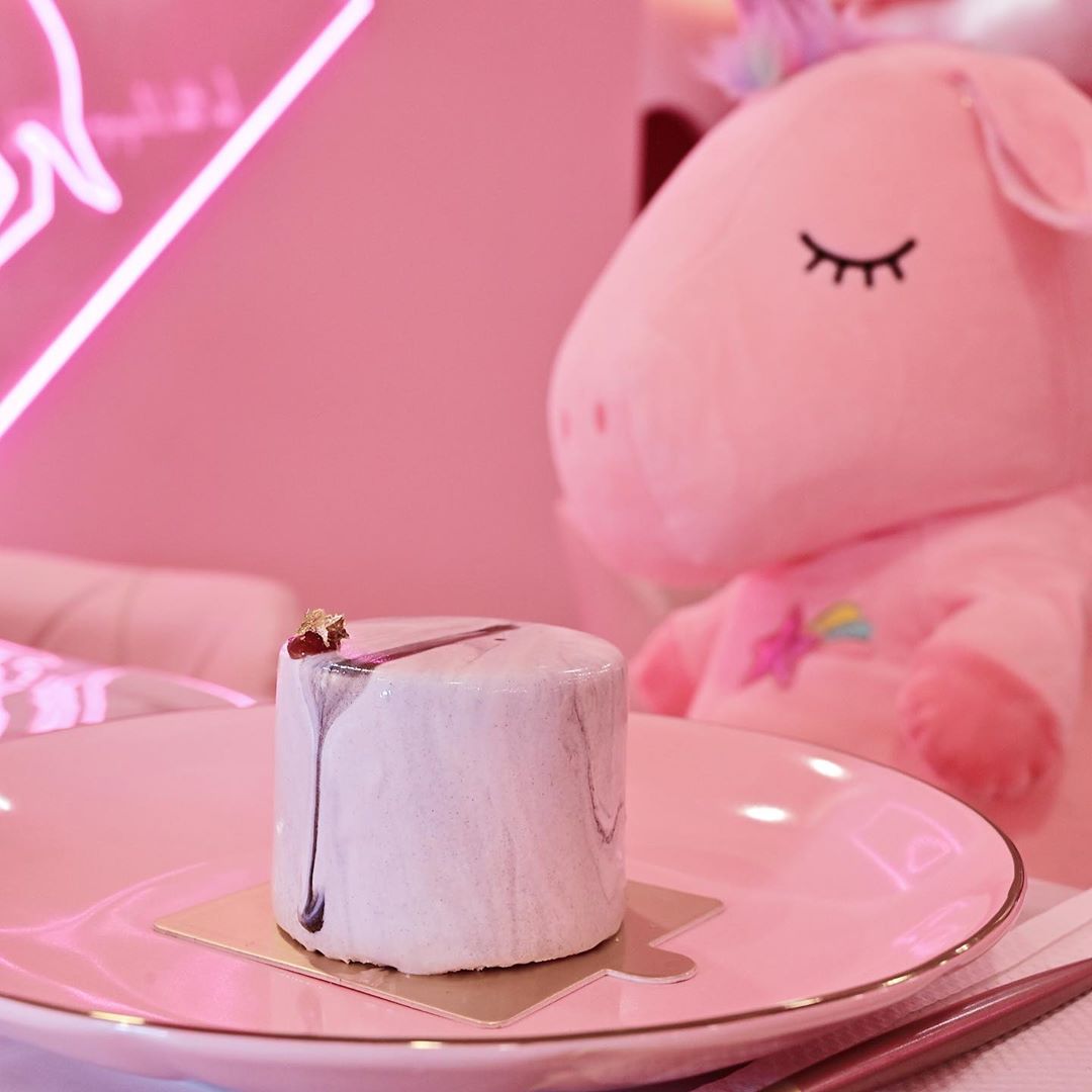Cake served at Uniqorn Taiwan