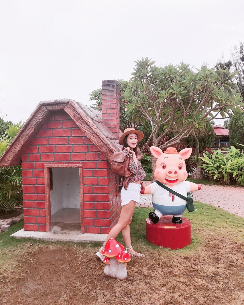 Three Little Pigs Sightseeing Farm in chiayi, taiwan