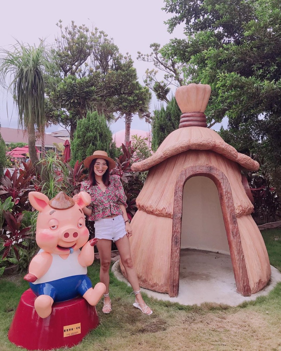 Three Little Pigs Sightseeing Farm in chiayi, taiwan