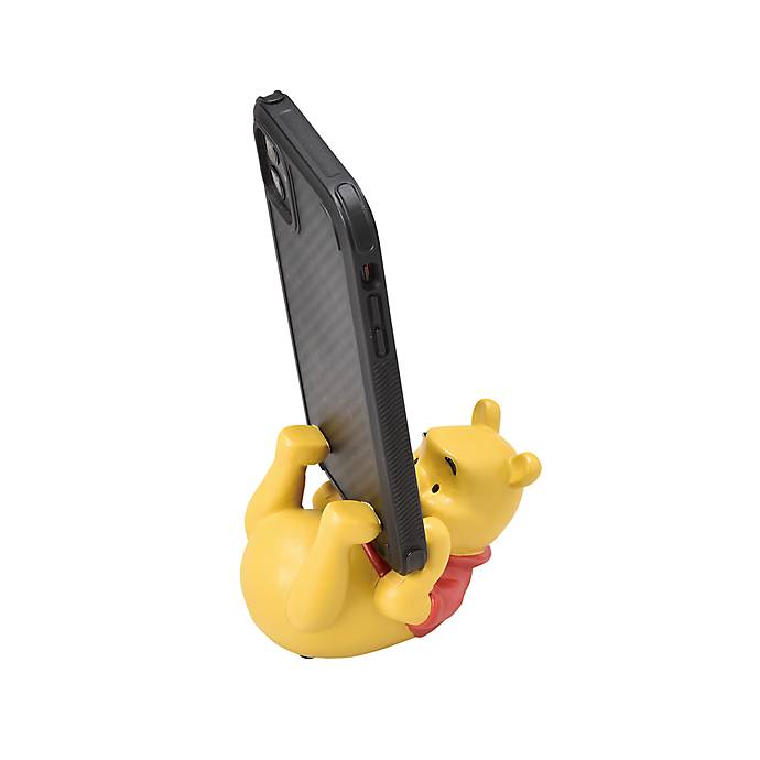 Winnie-the-Pooh holding smartphone