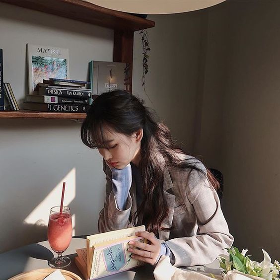asian girl reading in cafe