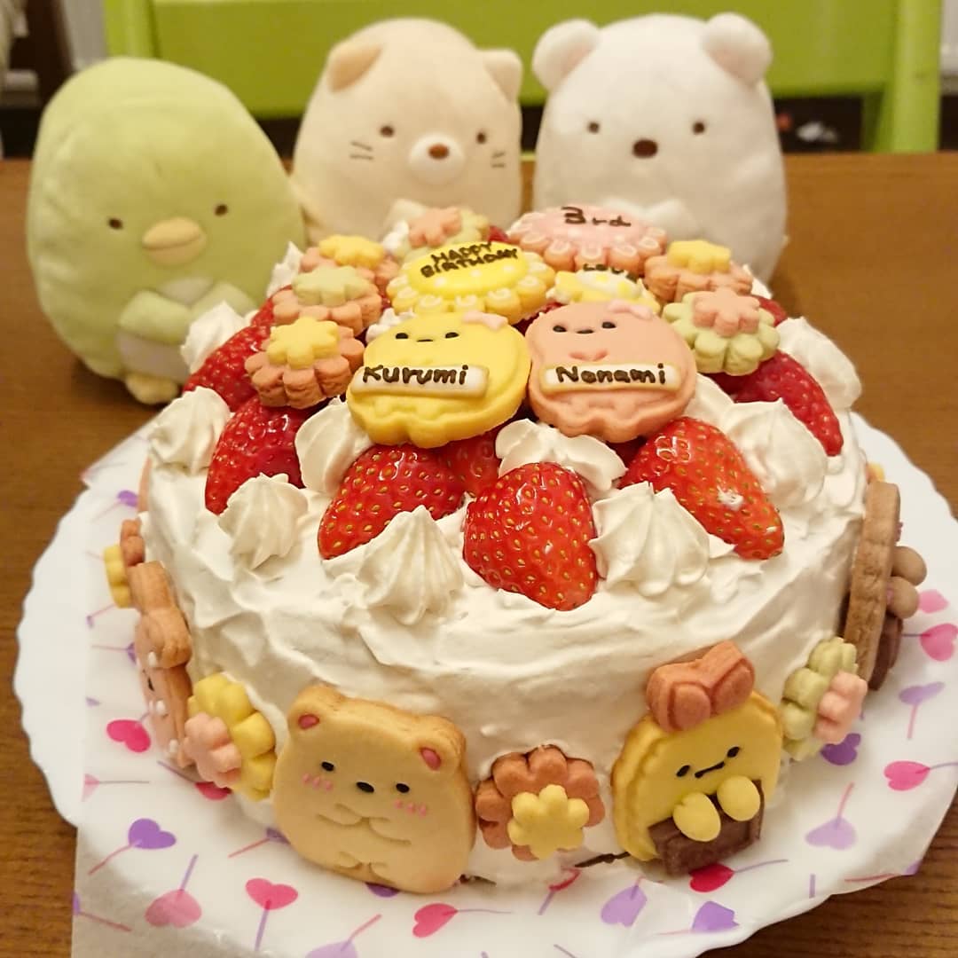 sumikko gurashi cookies topped on strawberry cake