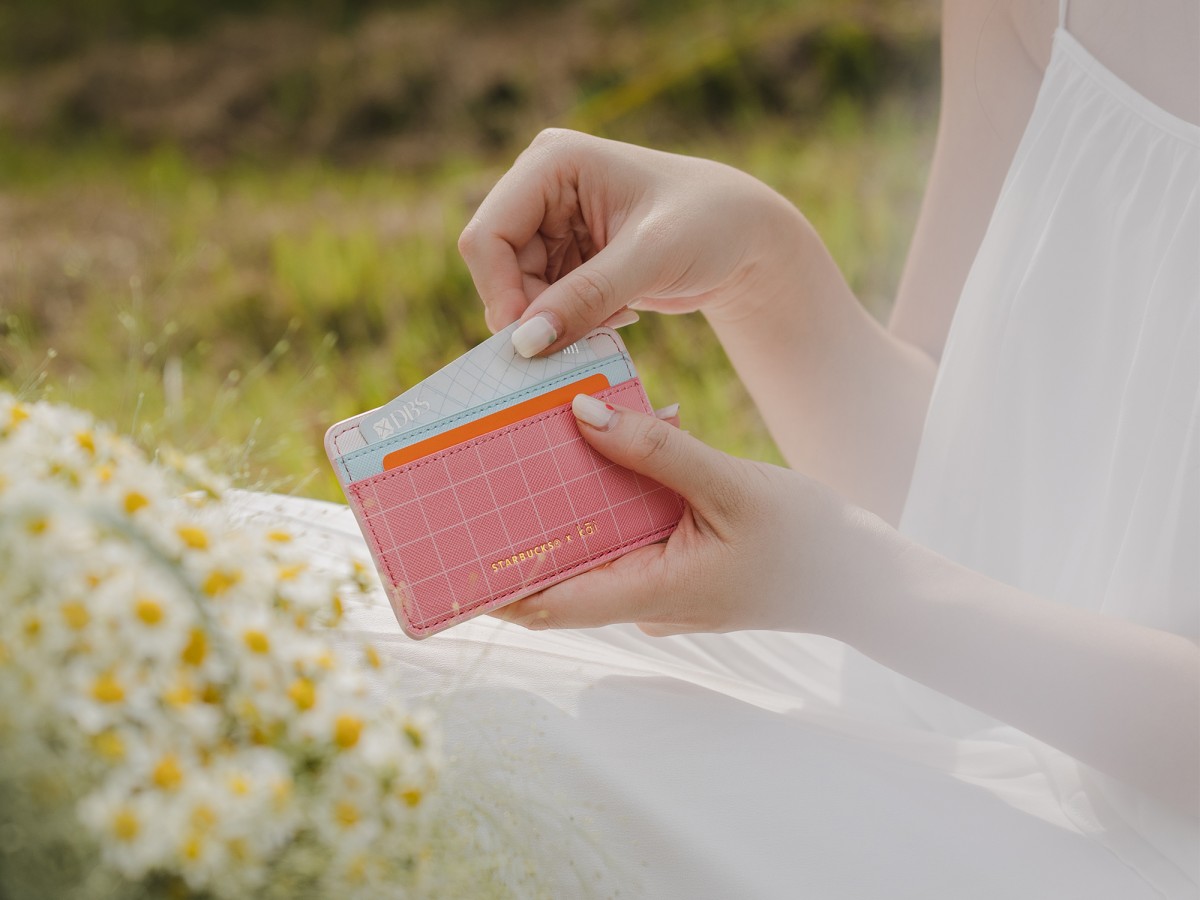 kāi picnic cardholder lifestyle shot