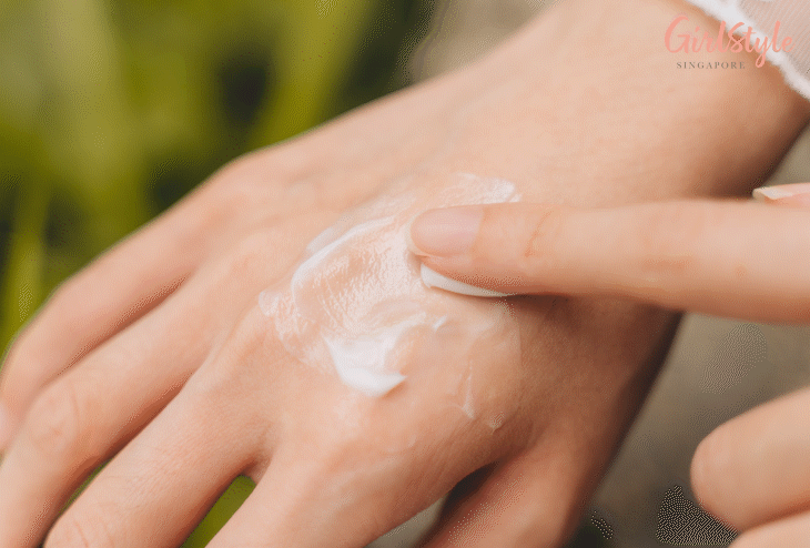 Applying Lagom cream