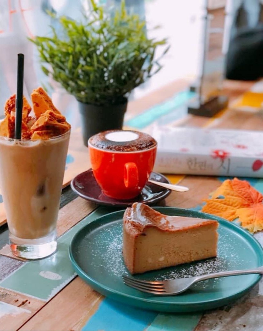 Kreams Krafthouse Singapore dry cappuccino burnt cheesecake