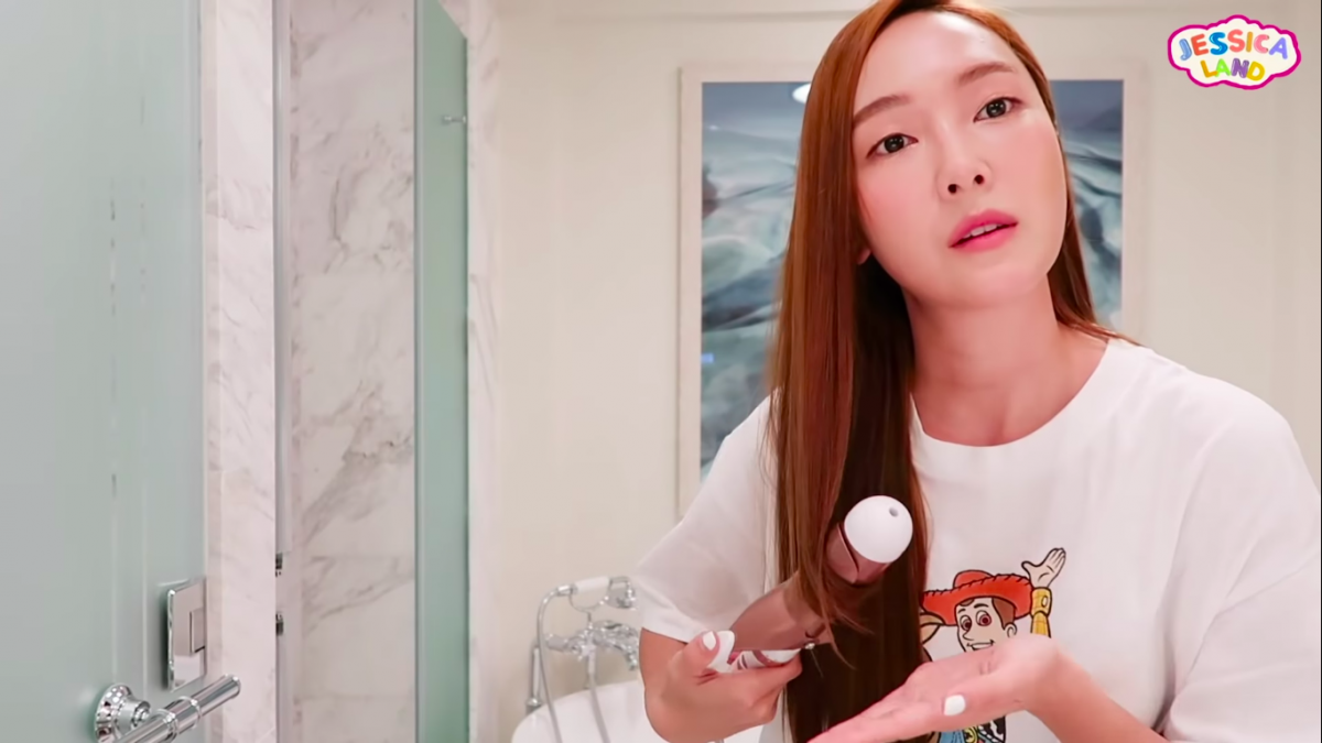 Jessica Jung everyday hair routine curling hair