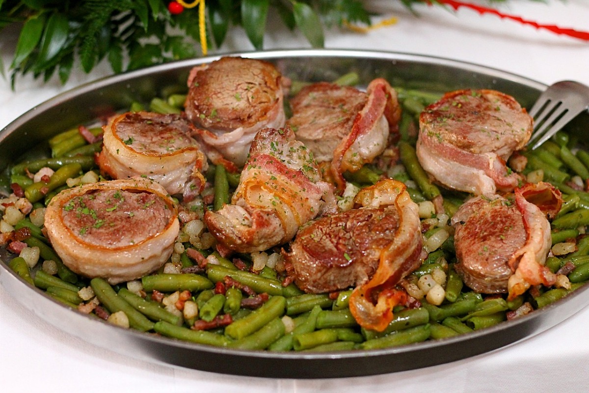 bacon on beans in dish
