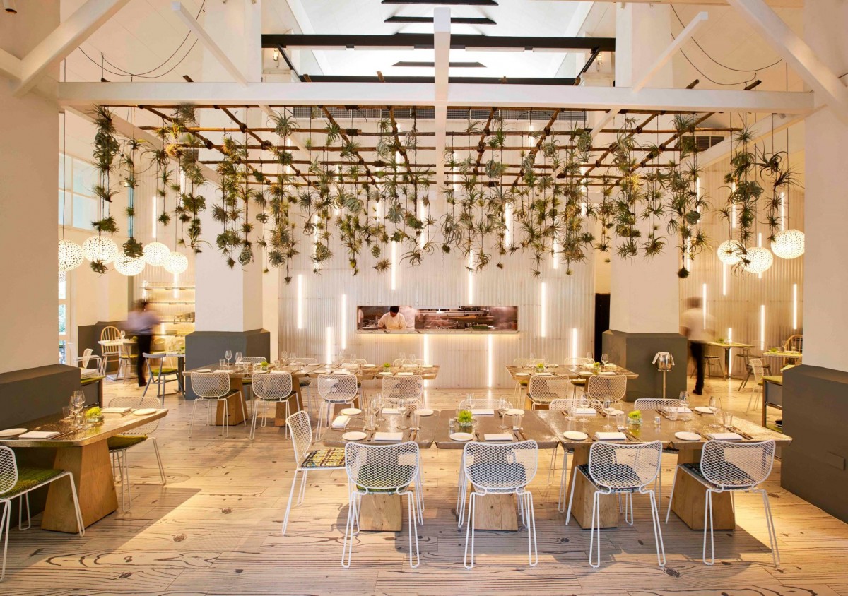 COMO Cuisine indoor seating