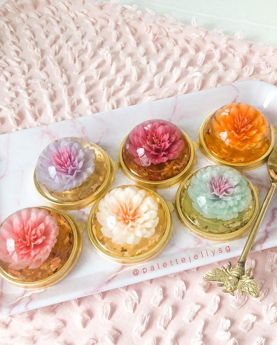 Floral jelly mooncakes