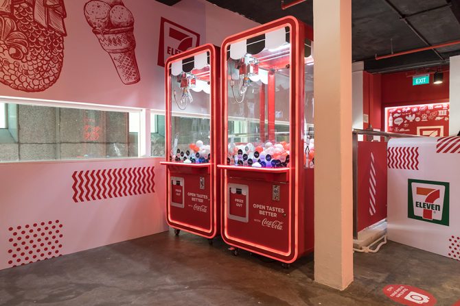 7-Eleven Singapore coca-cola store claw machines