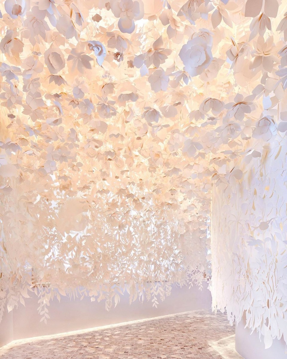 Floral wall design at Yi by Jereme Leung