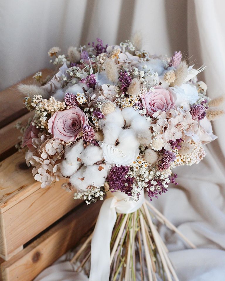 bouquet of purple and white flowers