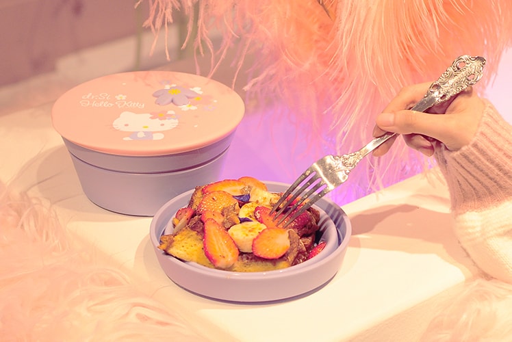 dr.Si x Hello Kitty Cherry Blossom Lunch Box with food