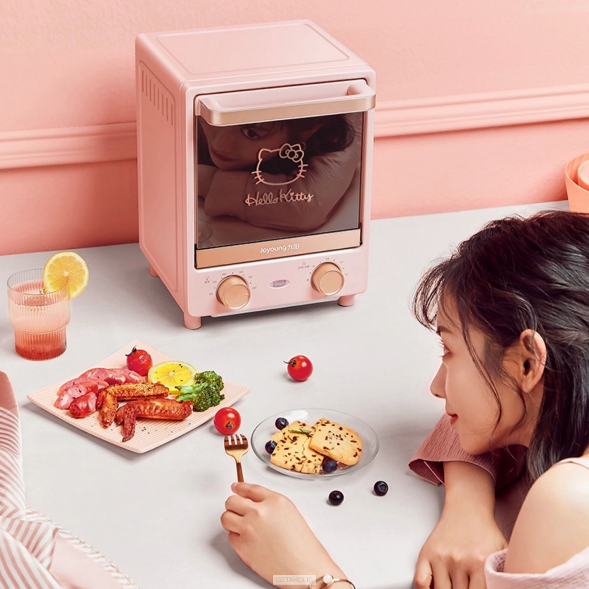 Joyoung X Hello Kitty pink Oven Toaster to cook prawns