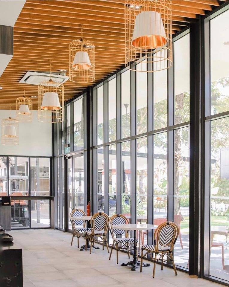 HUB & SPOKE Café seating