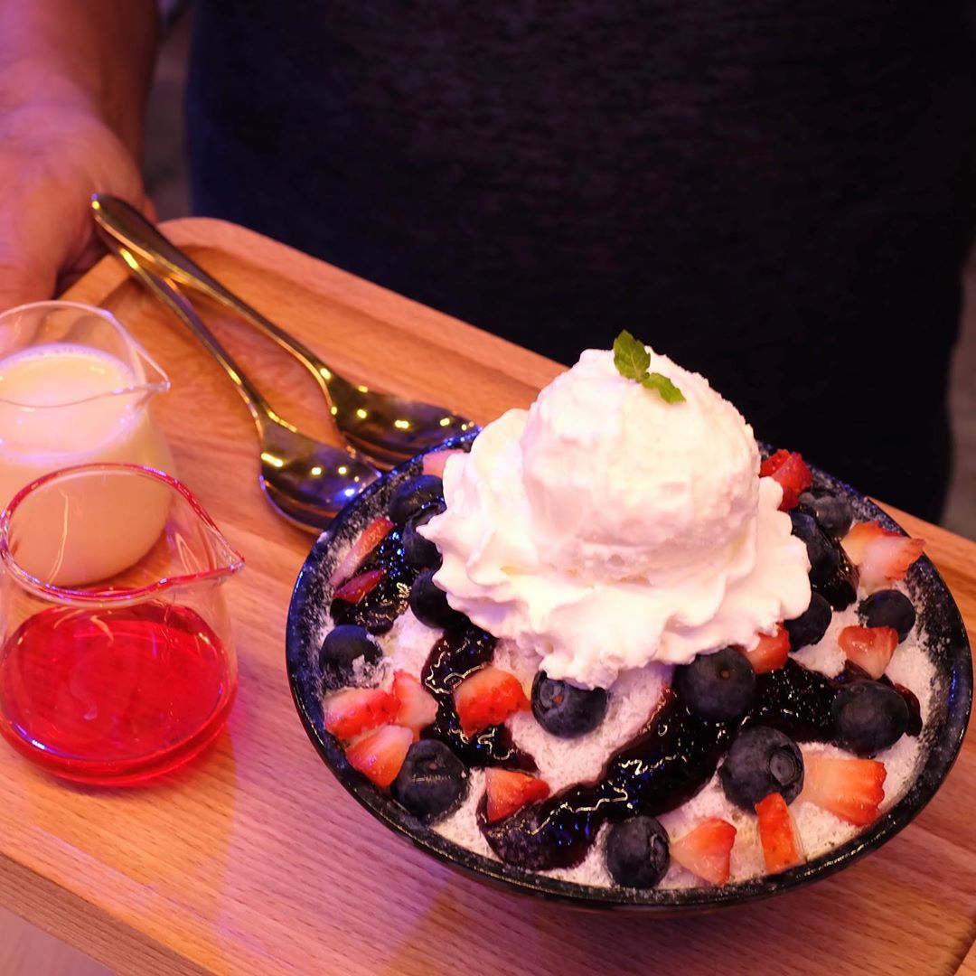 Wan Wan Thai Cafe blueberry bingsu