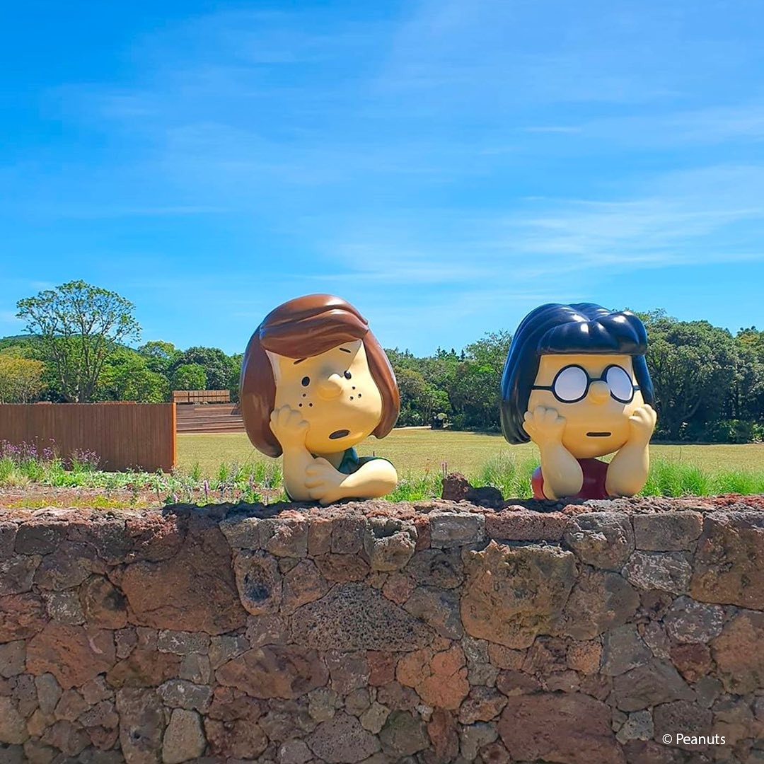 peanuts characters at snoopy garden jeju