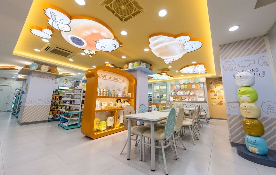 7-Eleven sumikko gurashi store dining area